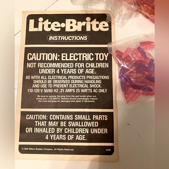 vintage Lite Brite, original box ,instructions , refill pages and pegs - Picture 6 of 15
